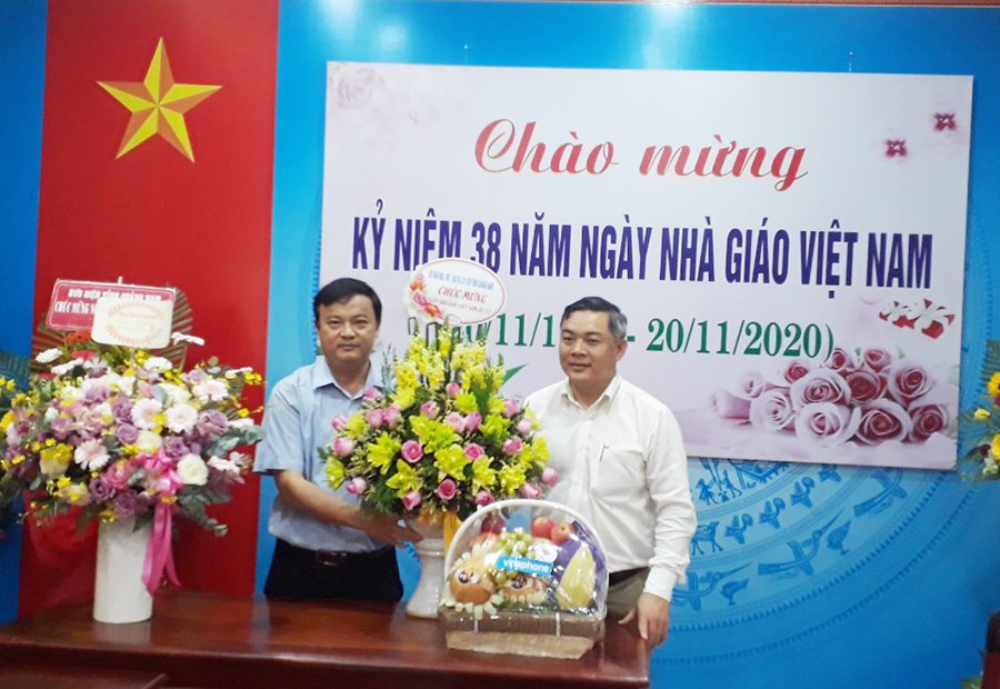 Lãnh đạo Sở thăm, chúc mừng Sở Giáo dục và Đào tạo Quảng Nam nhân ngày Nhà giáo Việt Nam 20-11